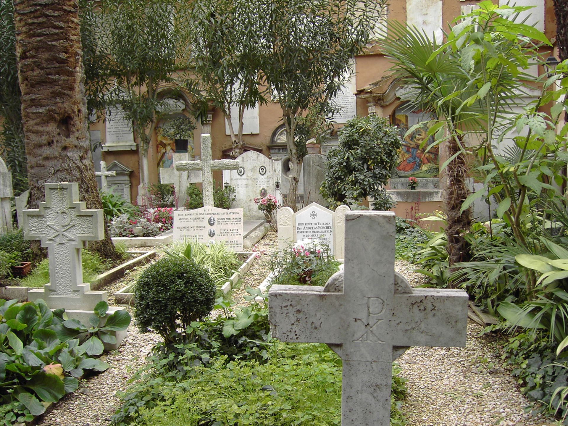 le cimetière Campo Santo dei Teutonici