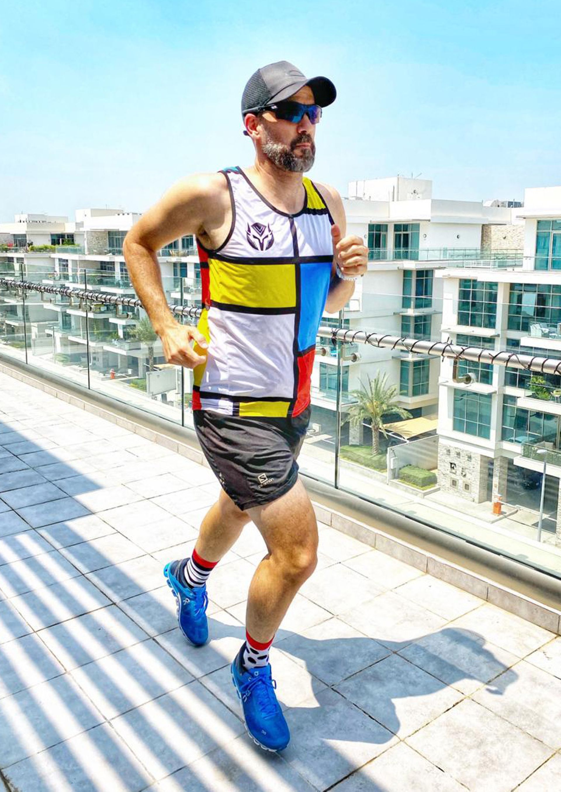 Coronavirus : à Dubaï, un couple a couru un marathon sur son balcon