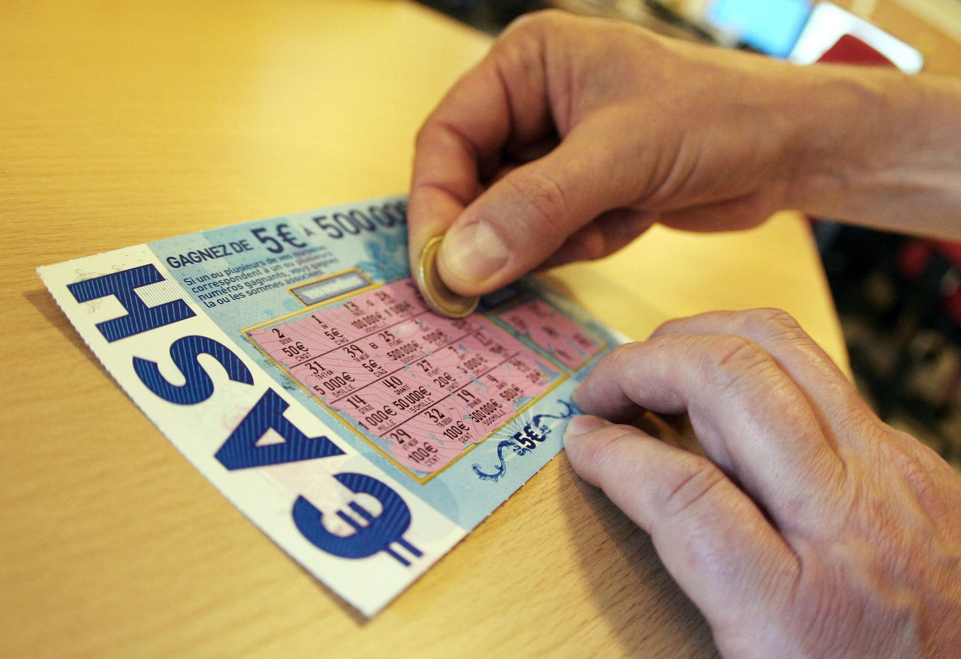 Elle croyait avoir gagné 5.000 euros à la loterie… mais n'avait pas lu les  petites lignes 