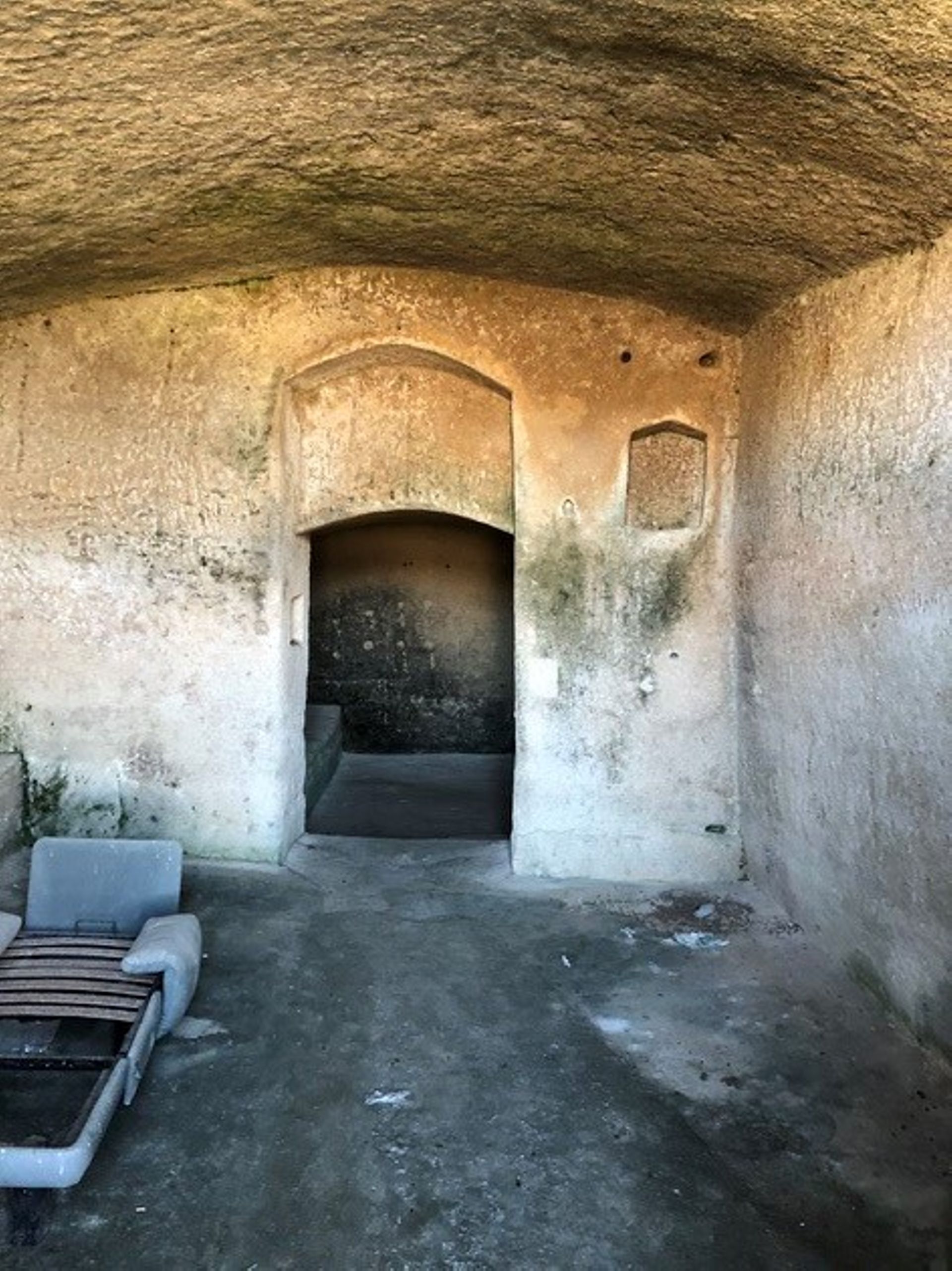 L'une des grottes aménagées dans la roche de Matera