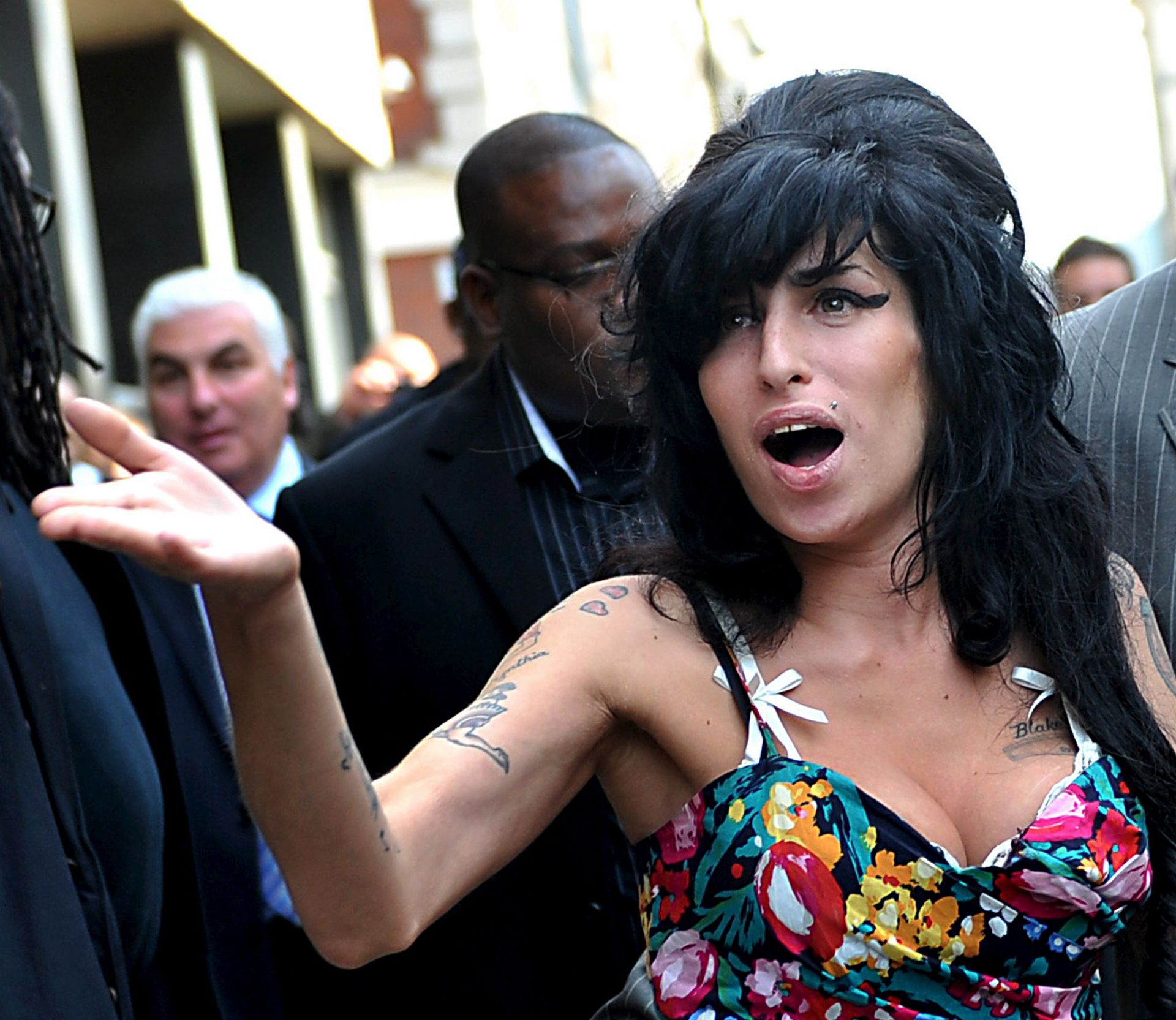 Amy Winehouse Est Morte De Quoi L'autopsie du corps d'Amy Winehouse ne livre pas la cause de sa mort -  rtbf.be