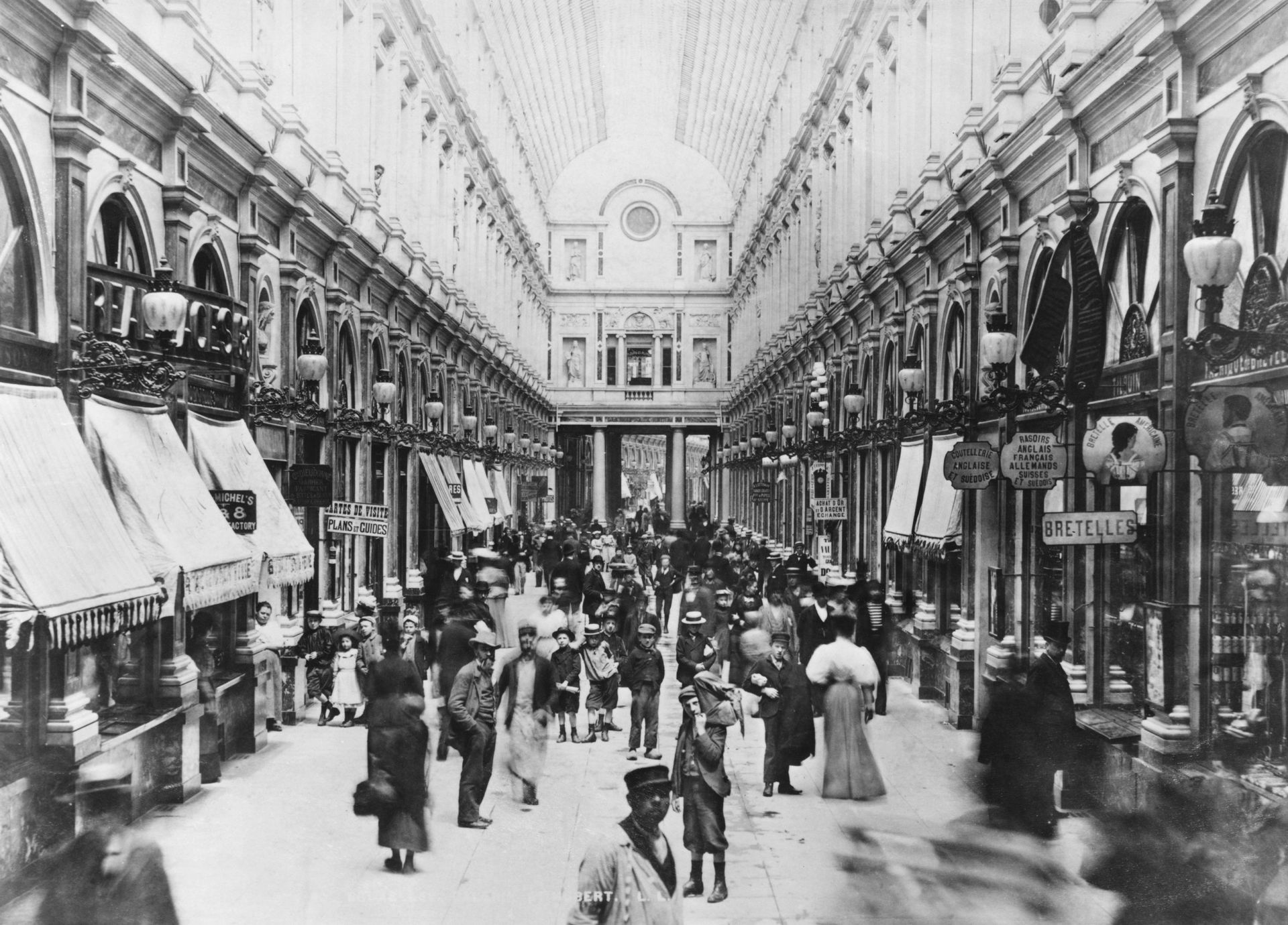 Les Galeries du Roi au début du XXe siècle à Bruxelles.