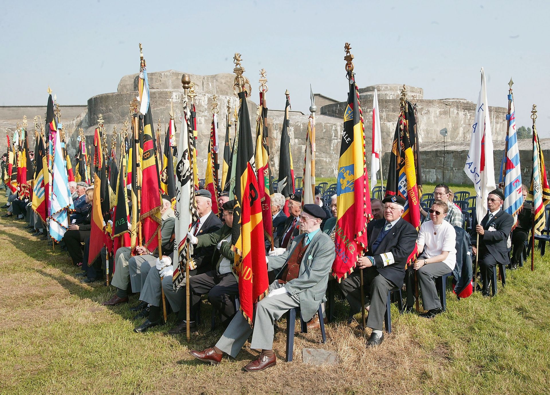 Les vétérans de la Seconde Guerre mondiale, à Breendonck, à l’occasion du 60e anniversaire du pèlerinage, en 2004… Des témoins, certains ont aujourd’hui disparu…