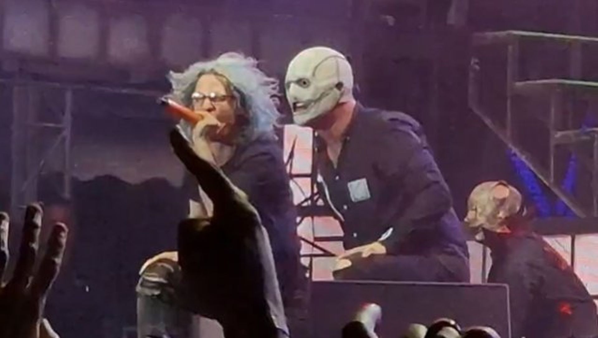 Slipknot : Corey Taylor chante avec son fils sur scène - RTBF Actus