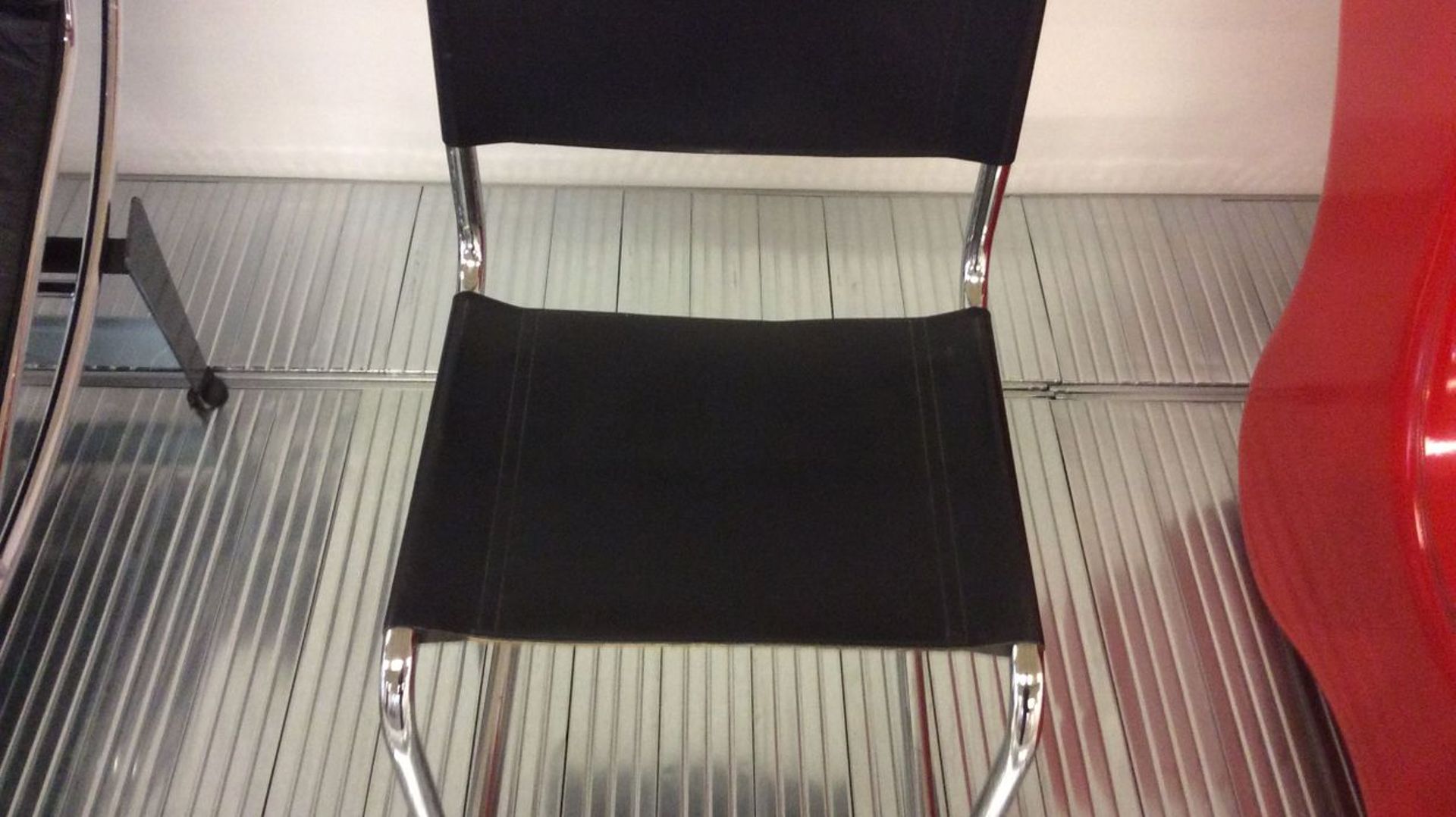 99 chaises, bien assises au Design Museum Brussels
