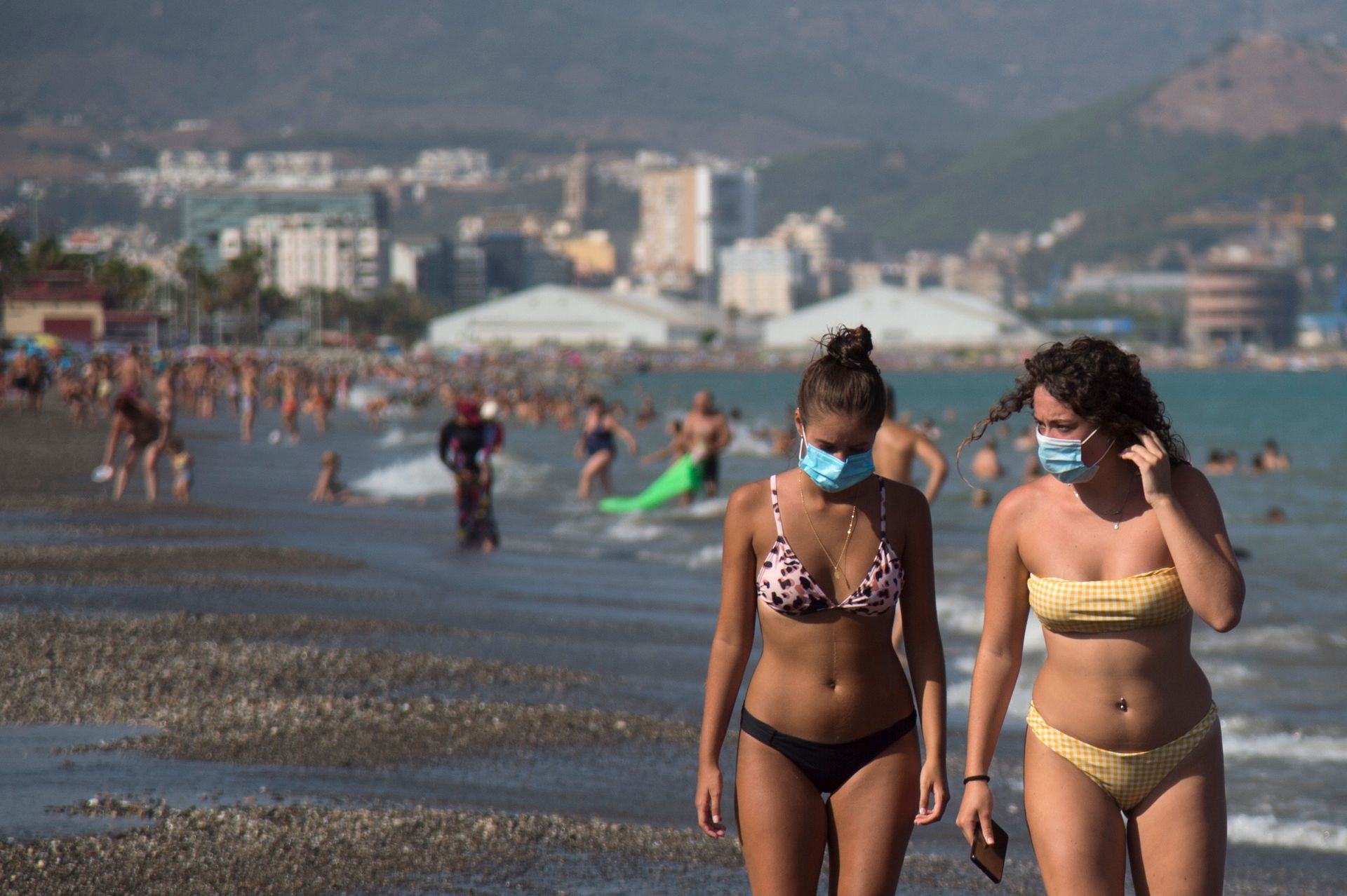 Coronavirus : apprend-on de ses erreurs ? Que font les autres pays ?