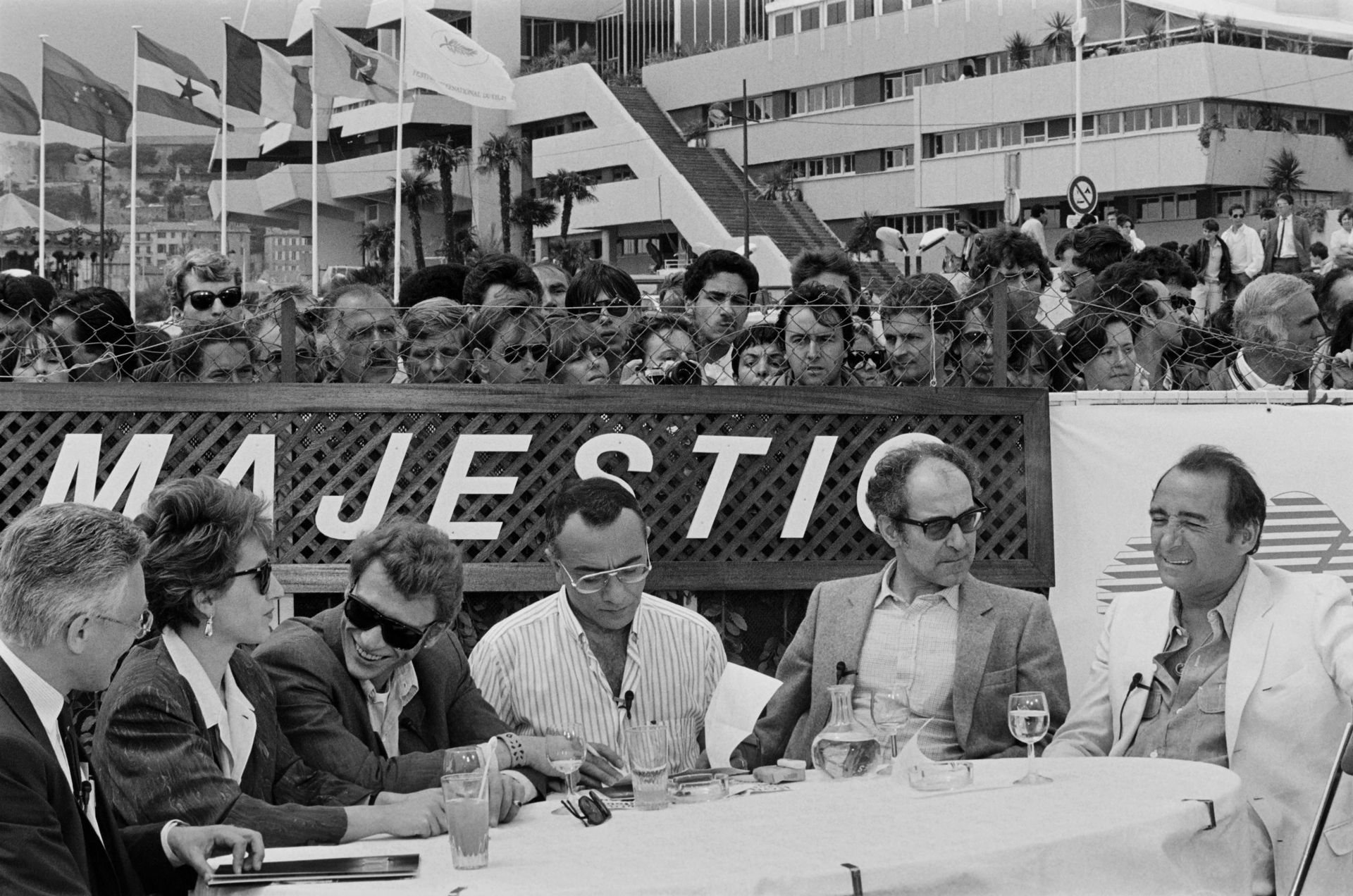 Nathalie Baye, Johnny Hallyday, Yves Mourousi, Jean-Luc Godard et Claude Brasseur réunis pour le film "Detective" au Festival in Cannes 1985