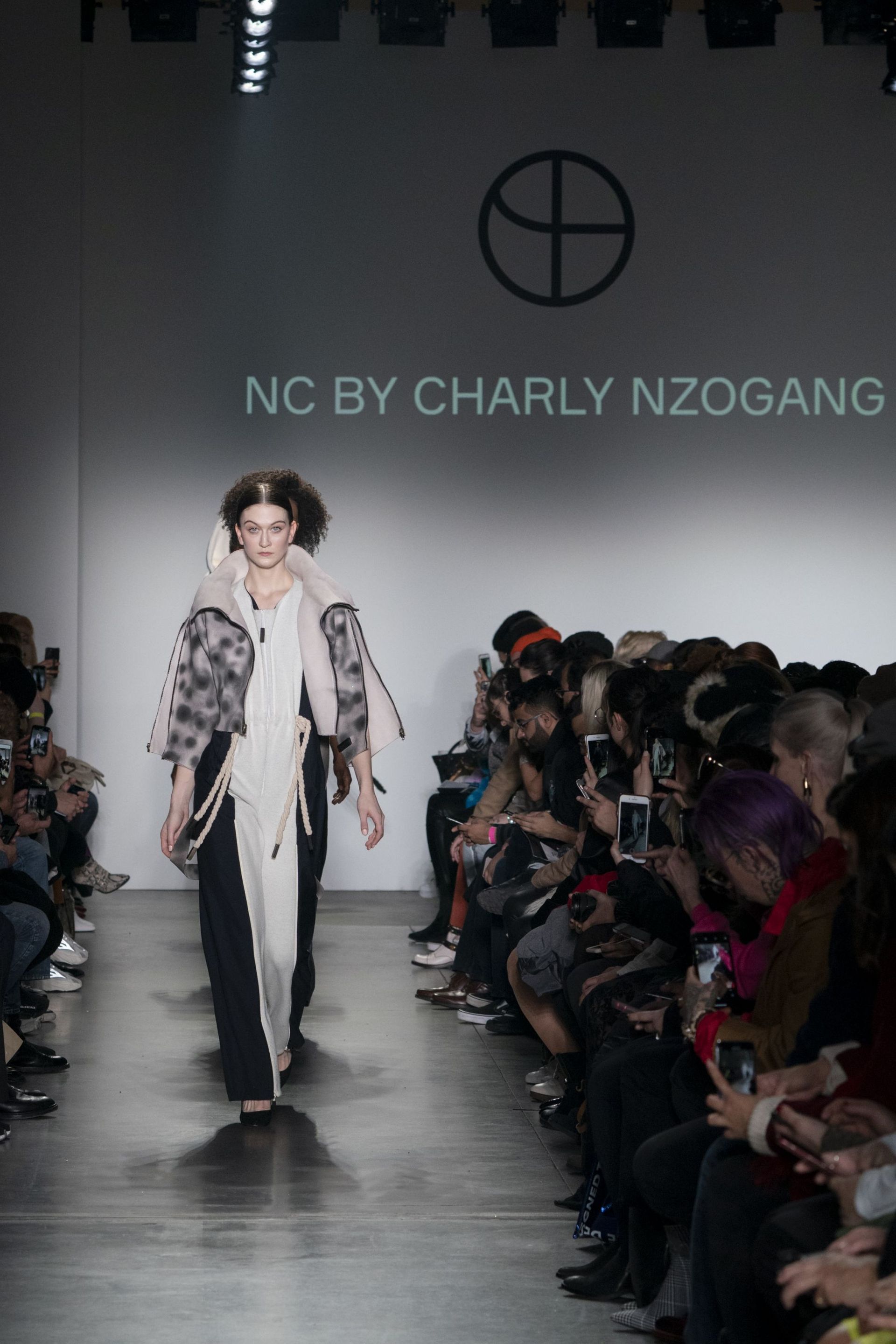 "A New York, c'était la folie. Les blogueuses dégainaient leur téléphone à gauche à droite pour faire des stories de mes tenues" Charly Nzogang.