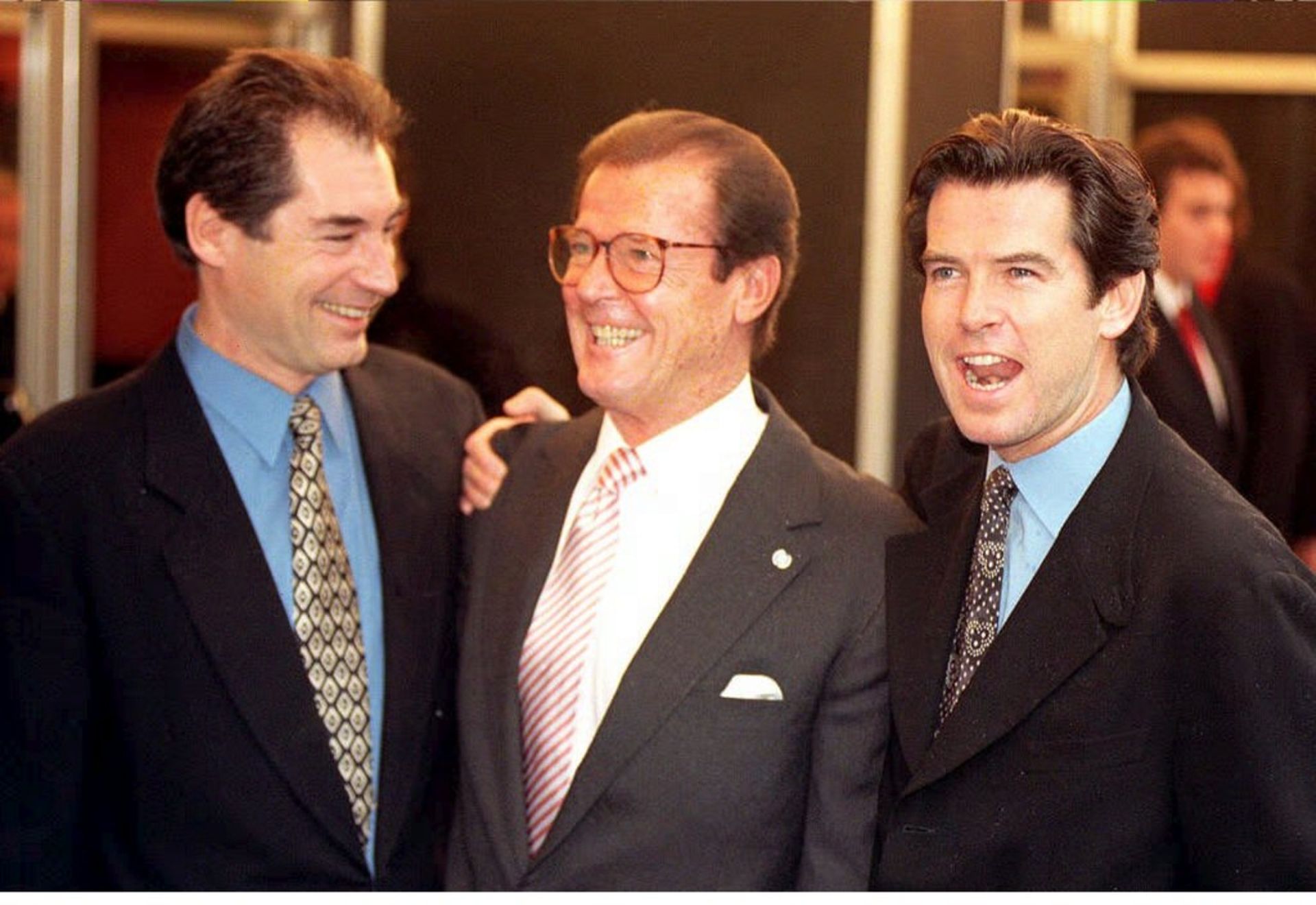 Timothy Dalton, Roger Moore et Pierce Brosnan, trois générations de James Bond réunies en 1996