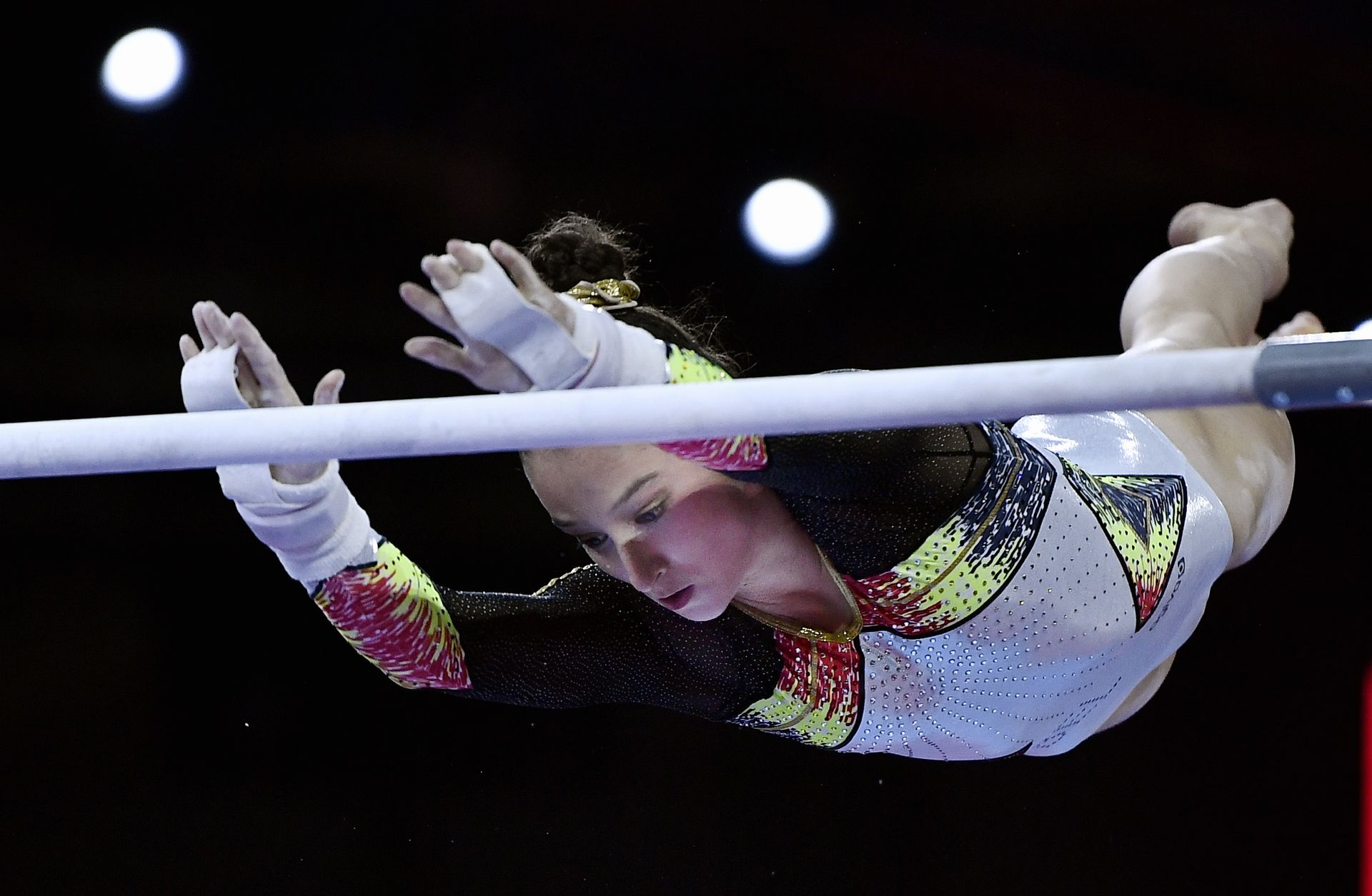 Coupe du monde de gymnastique: déjà une victoire pour Nina Derwael, Lisa  Vaelen sur le podium des barres asymétriques - La Libre