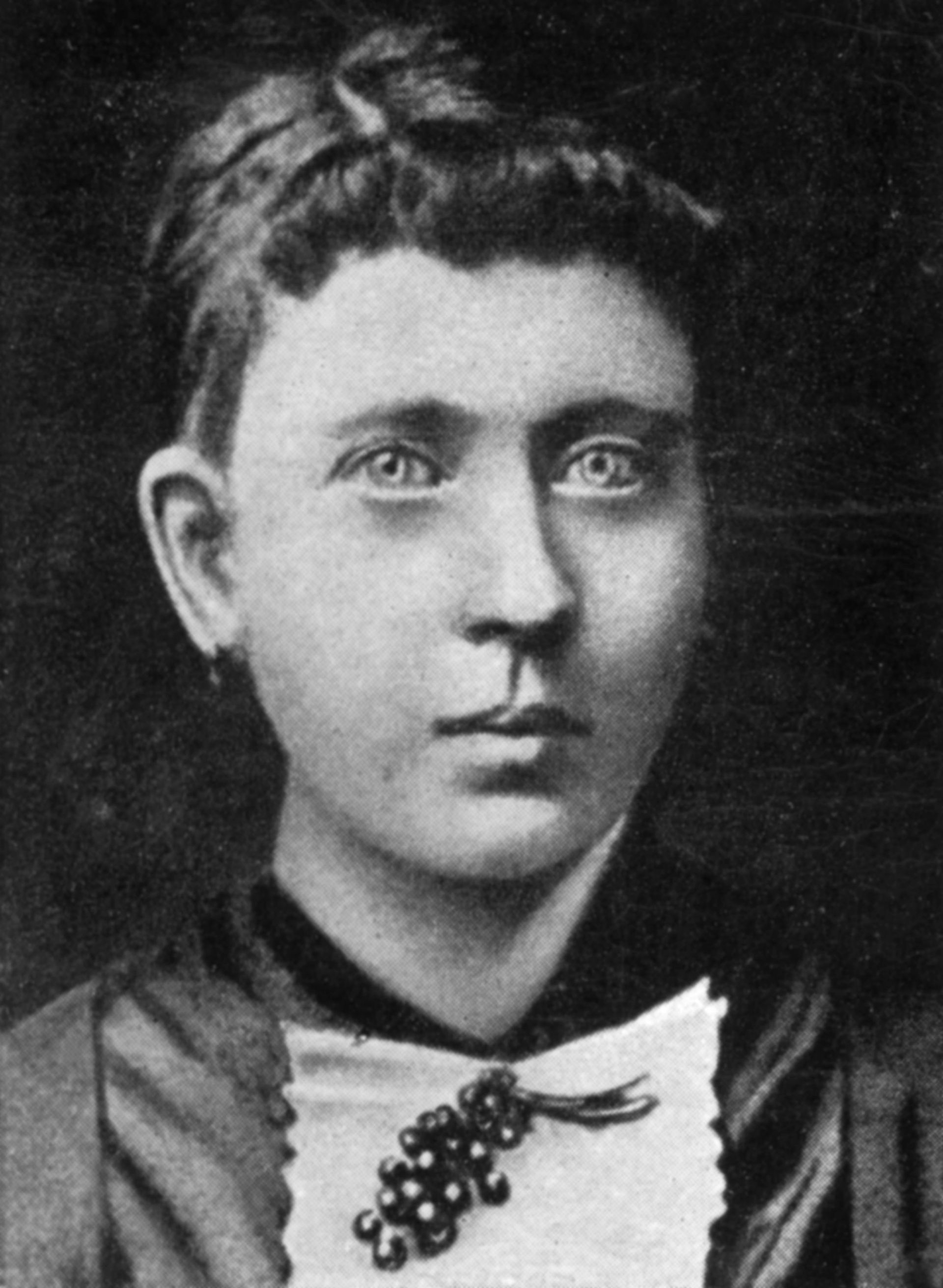 Klara Hitler, née Pölzl, la mère, vers 1880…