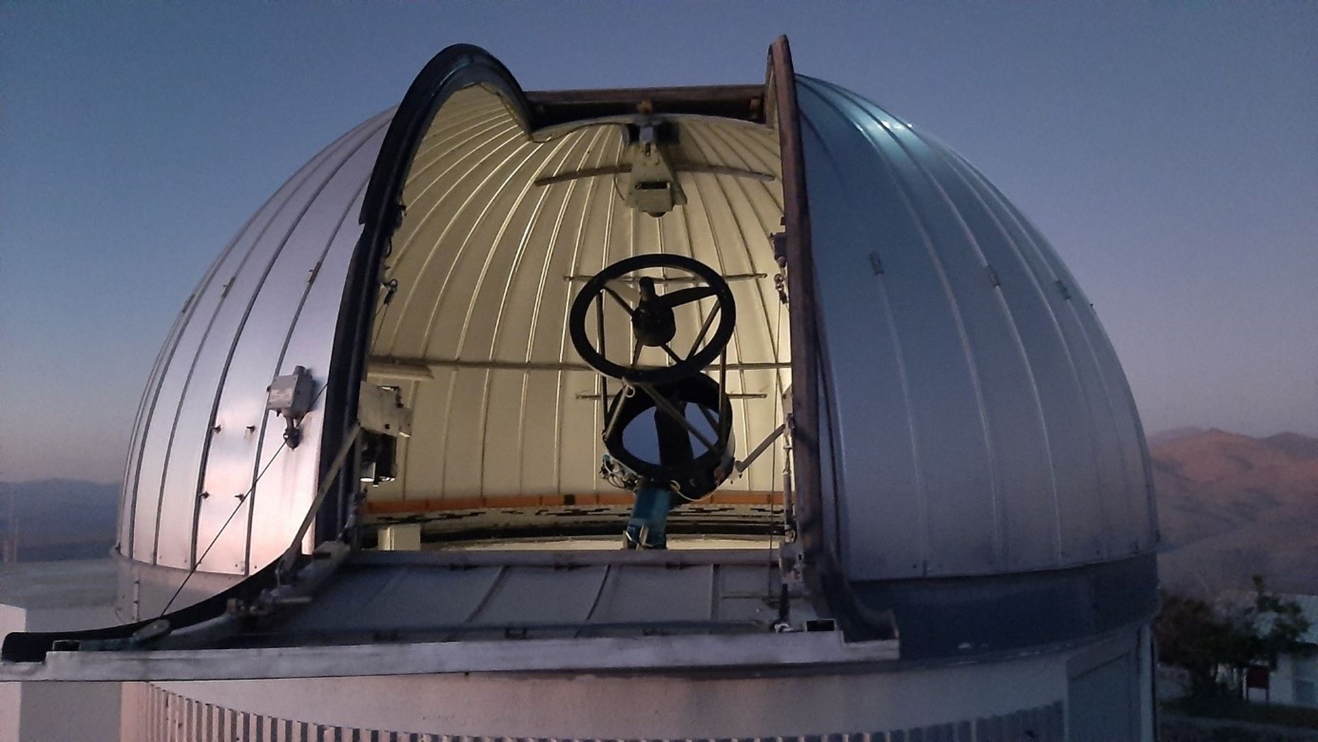 Télescope TRAPPIST-Sud à l’observatoire de la Silla au Chili