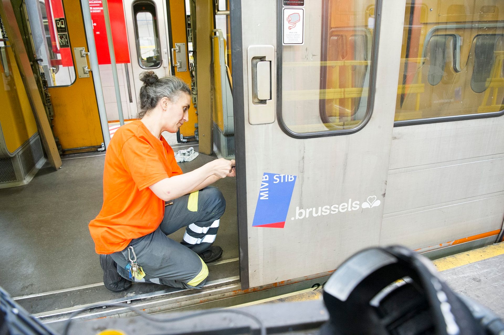 Touria el Asri, première femme à la maintenance des métros en Belgique