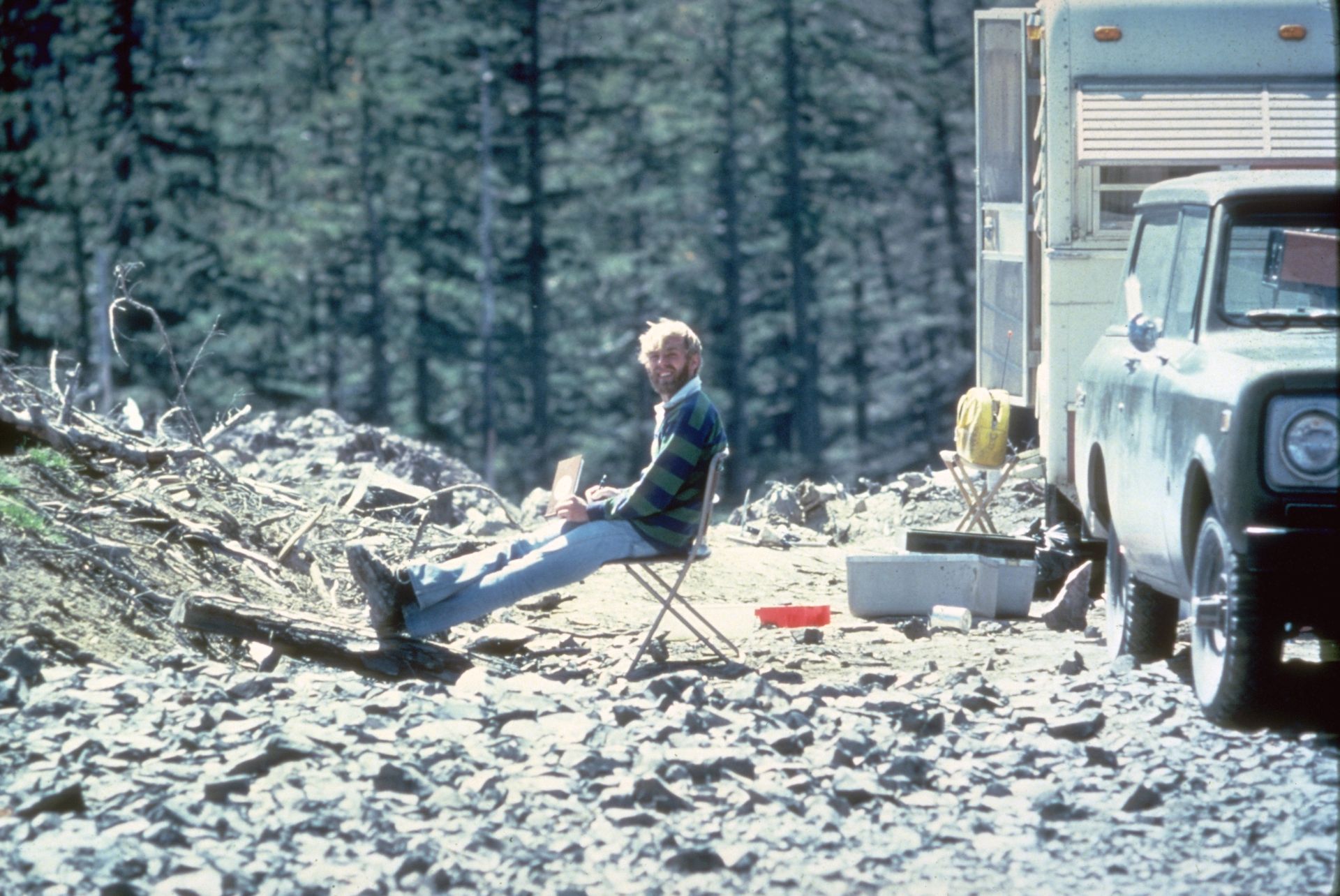 David Johnston était le volcanologue de faction ce 18 mai 1980, il le paiera de sa vie. Jamais son corps ne sera retrouvé, sans doute balayé par l'éruption latérale. 