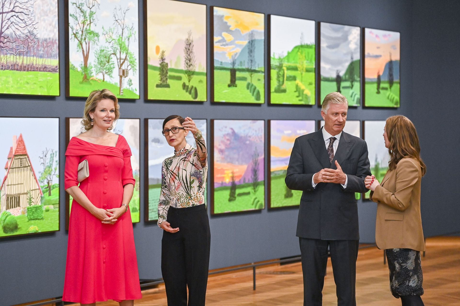 La Reine Mathilde et le roi Philippe lors de la visite royale de la double exposition David Hockney à Bozar