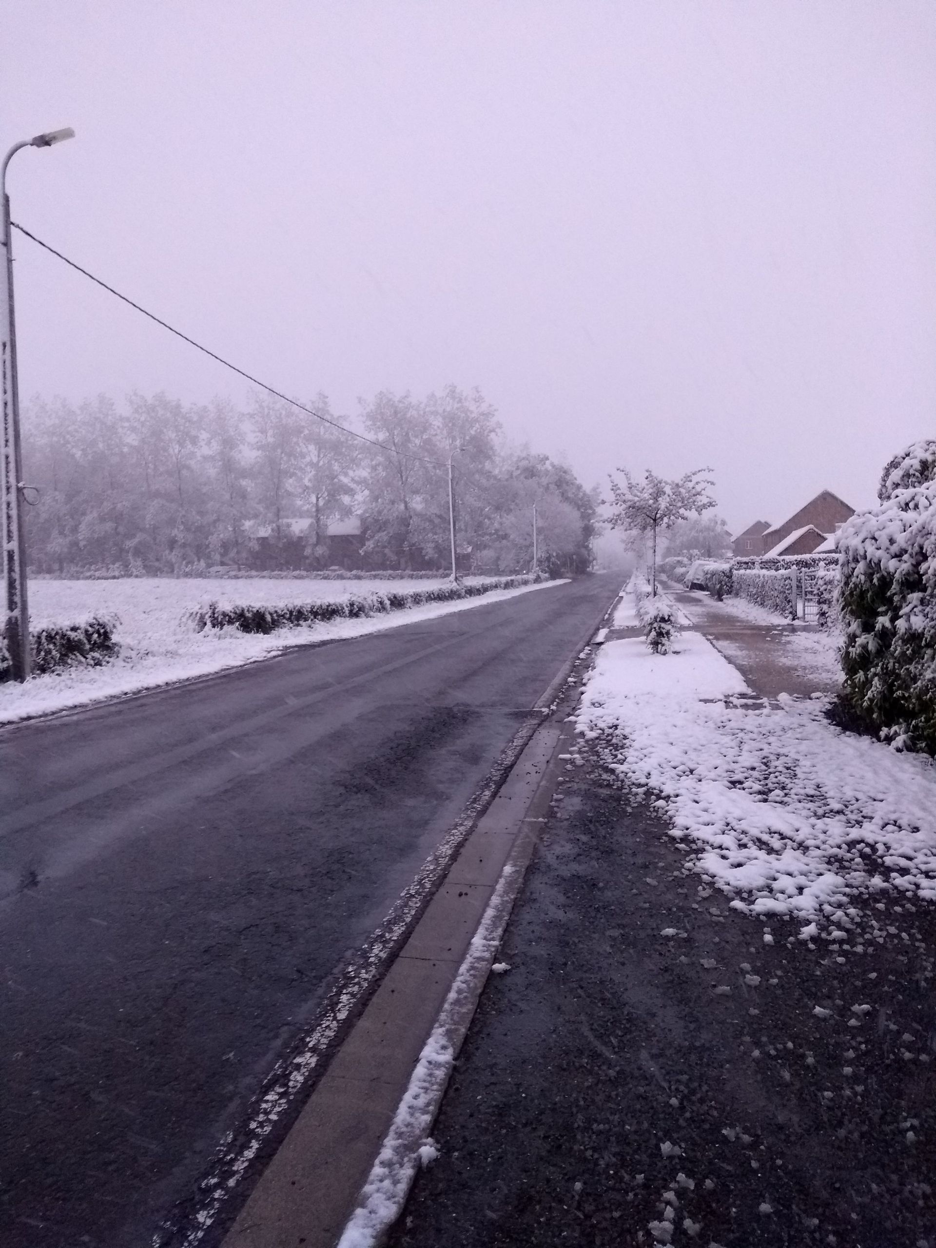 À Verviers, les routes sont dégagées mais la neige est bien là