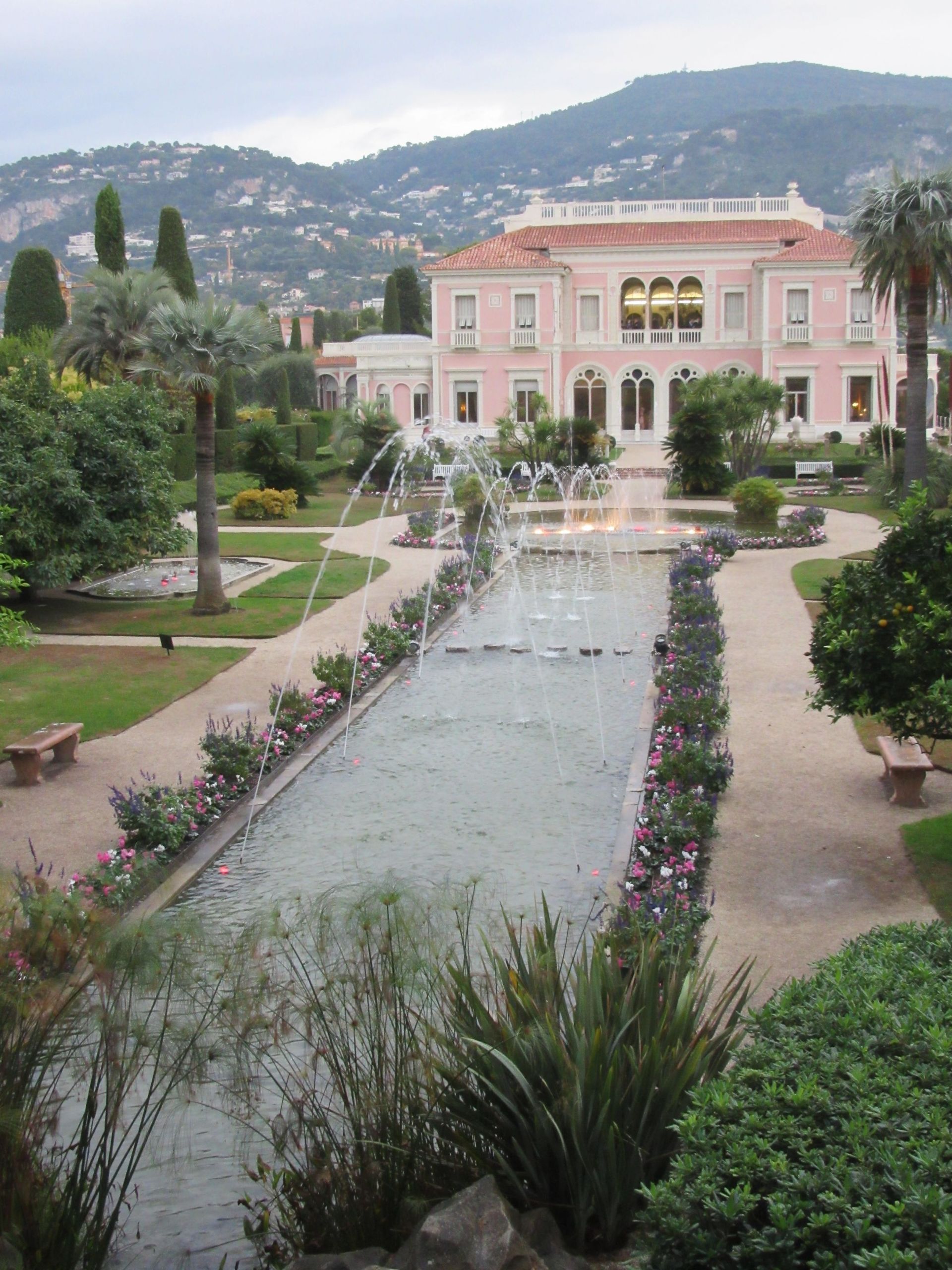 La villa Ephrussi de Rothschild, au bout du jardin à la française.
