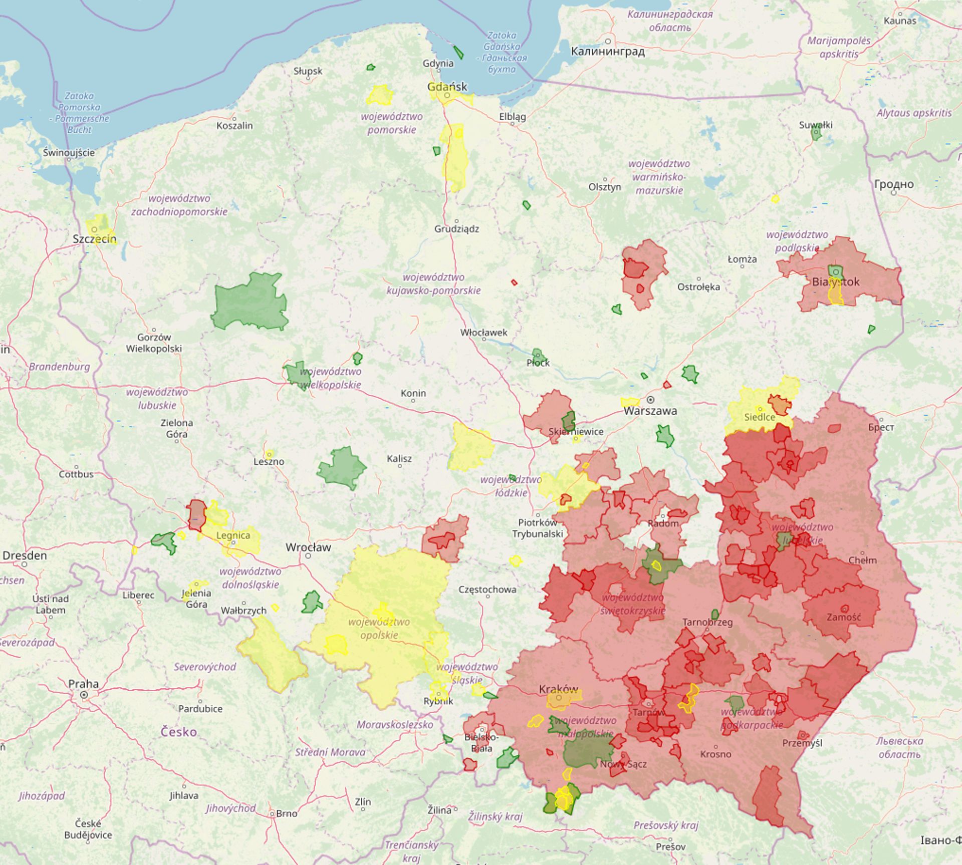 "Zone sans LGBTI": 80 communes sur 2000. Rouge: la zone est sans LGBTI; jaune: en discussion; vert: la zone a refusé l'appellation "sans LGBTI".
