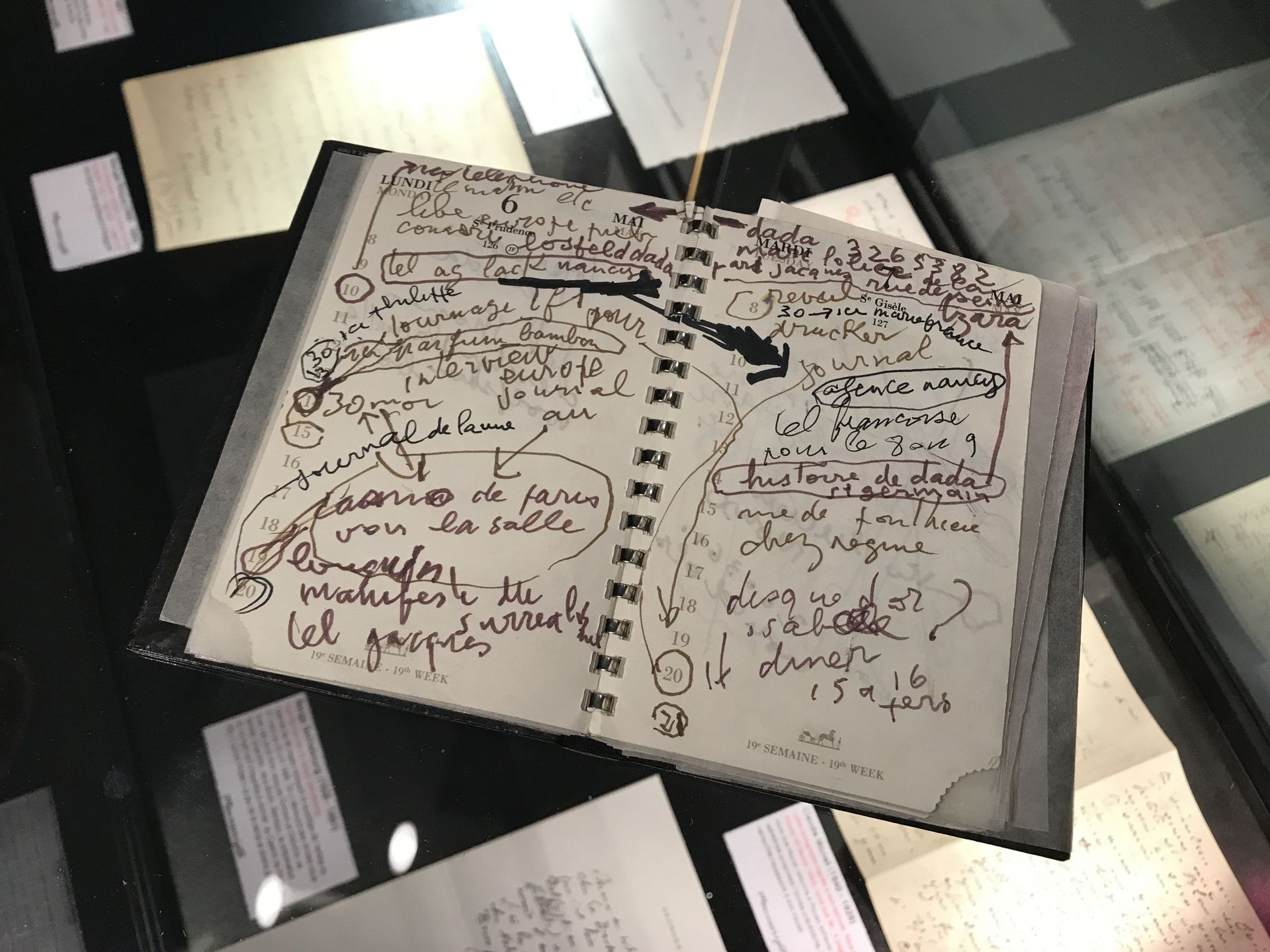 Chansons De Serge Gainsbourg Casino De Paris 1985 Un agenda de Serge Gainsbourg en vente à Antica Namur pour 8000 euros -  rtbf.be