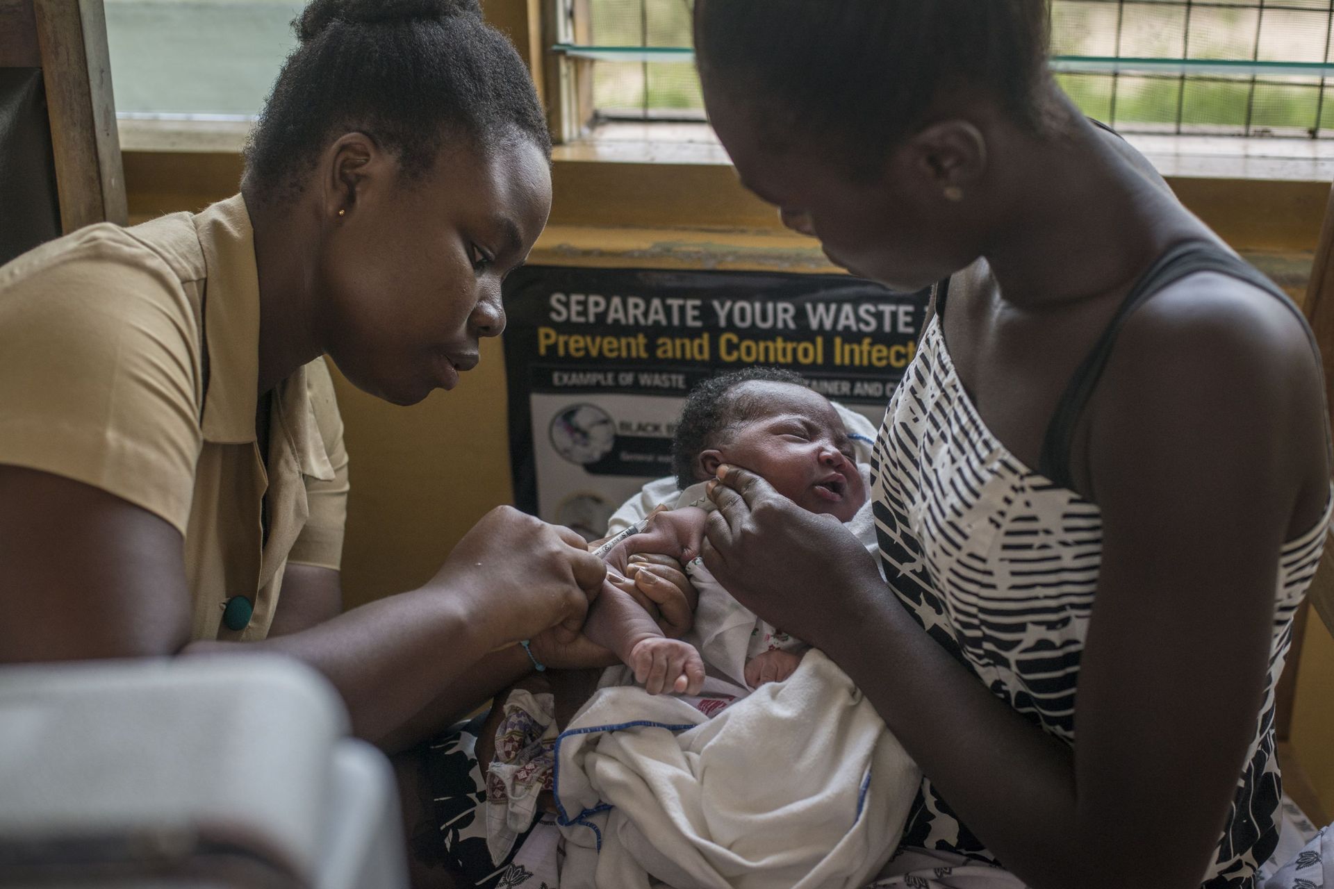 Vaccination d'un nourrisson au Ghana