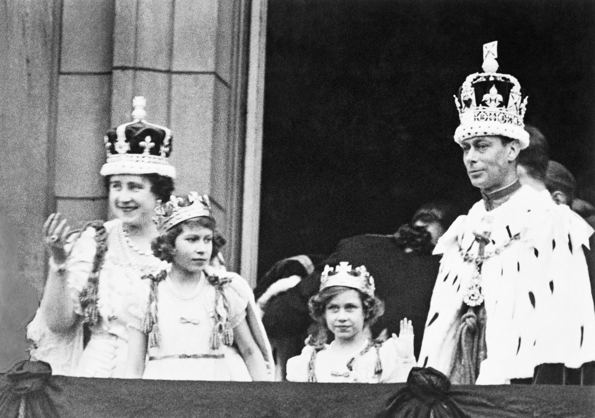 Au balcon de Buckingham Palace, à l’occasion du couronnement de Georges VI, en 1937.