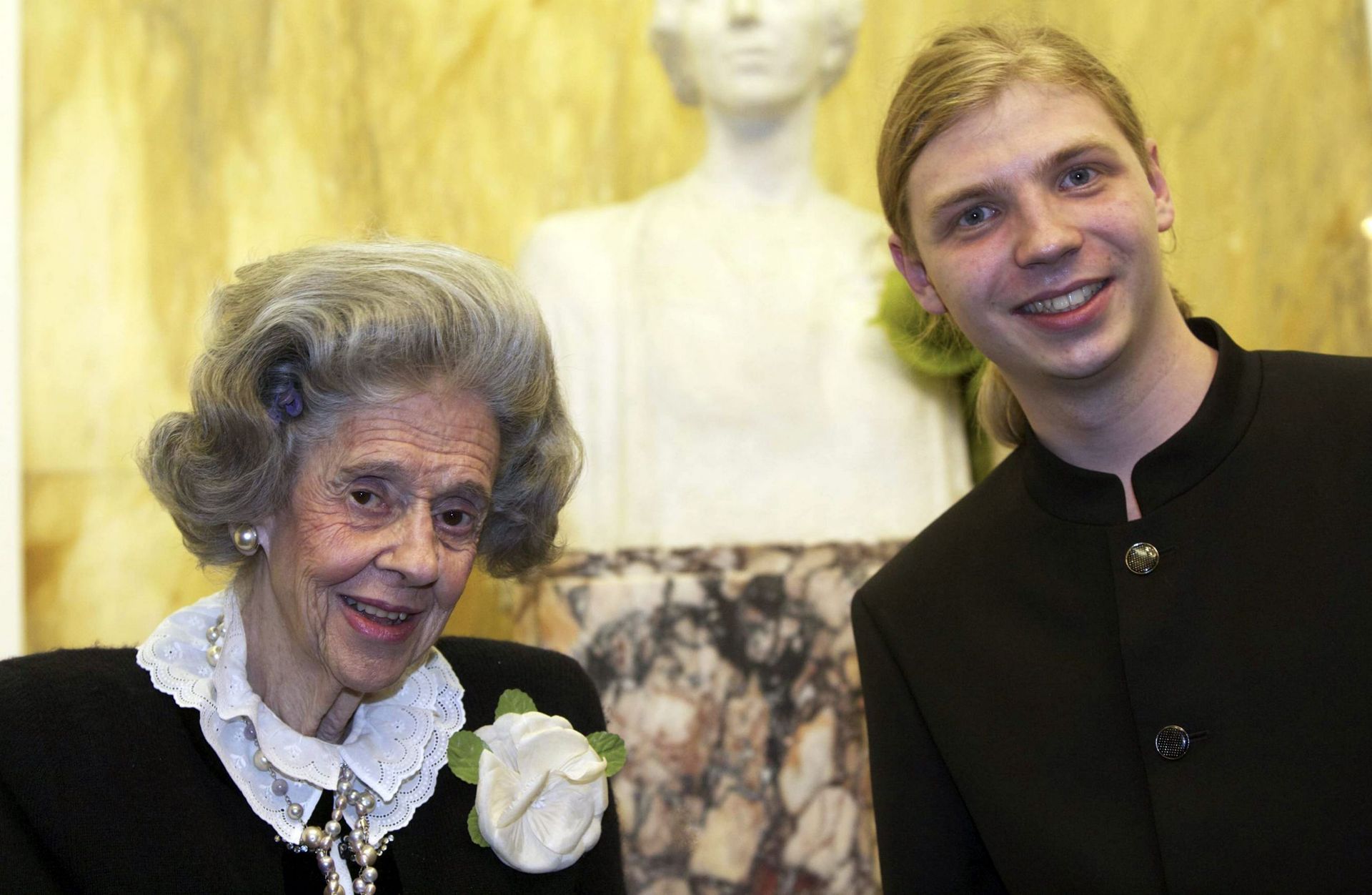 Denis Kozhukhin, 1er lauréat du Concours Reine Elisabeth, en compagnie de la Reine Fabiola