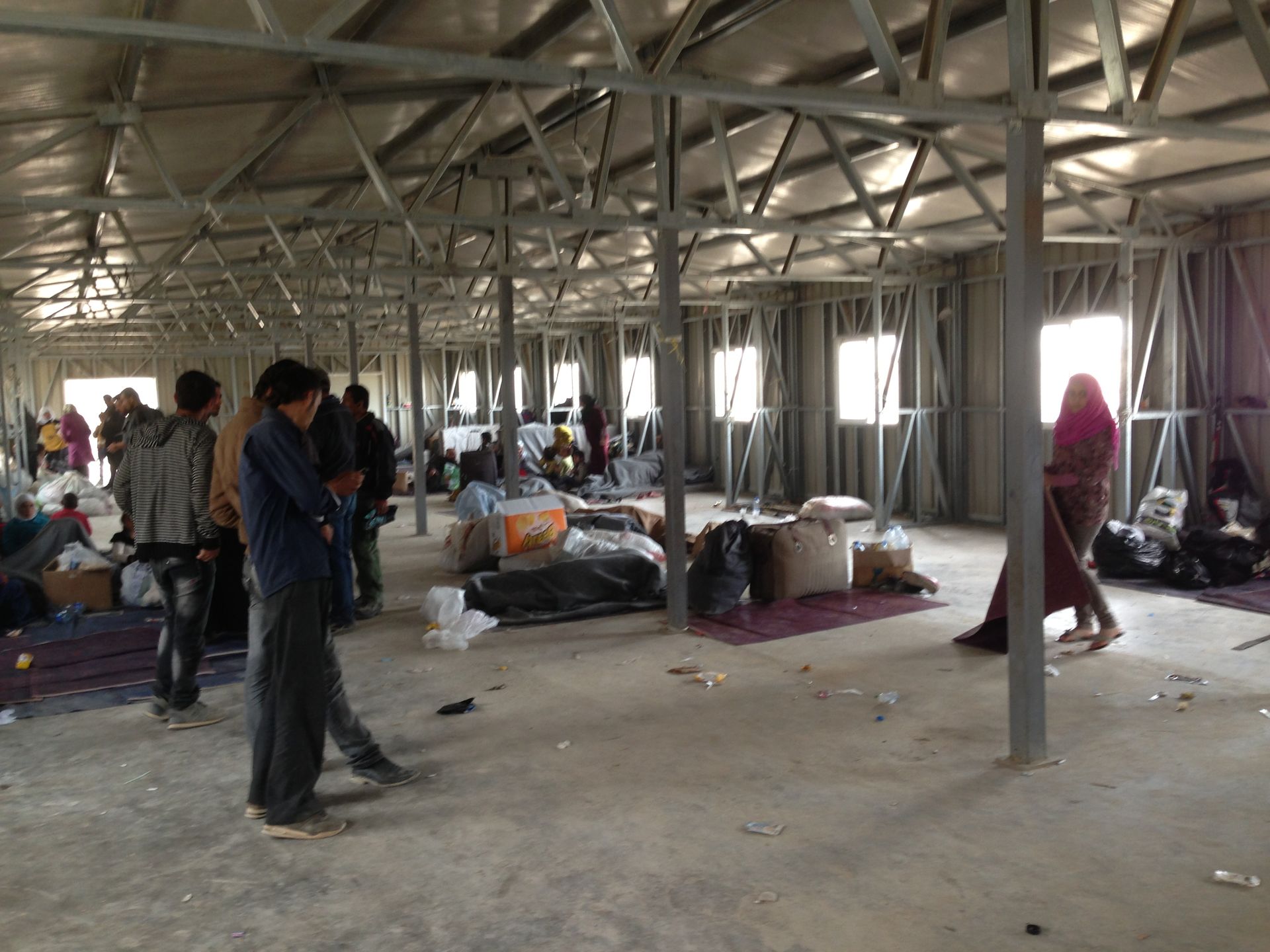 Le passage obligé à Zaatari.Le hangar où les réfugiés passent la première nuit avant de recevoir une tente ou une caravane