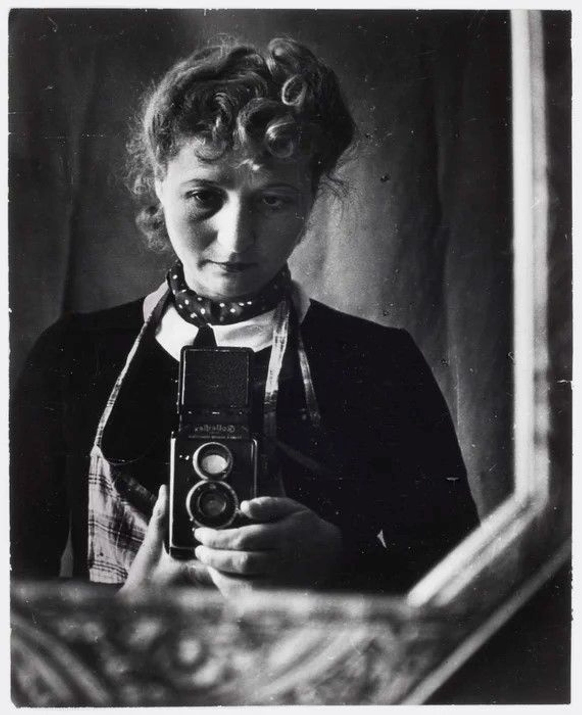 Julia Pirotte, Mon autoportrait dans la glace (sans tablier), 1943