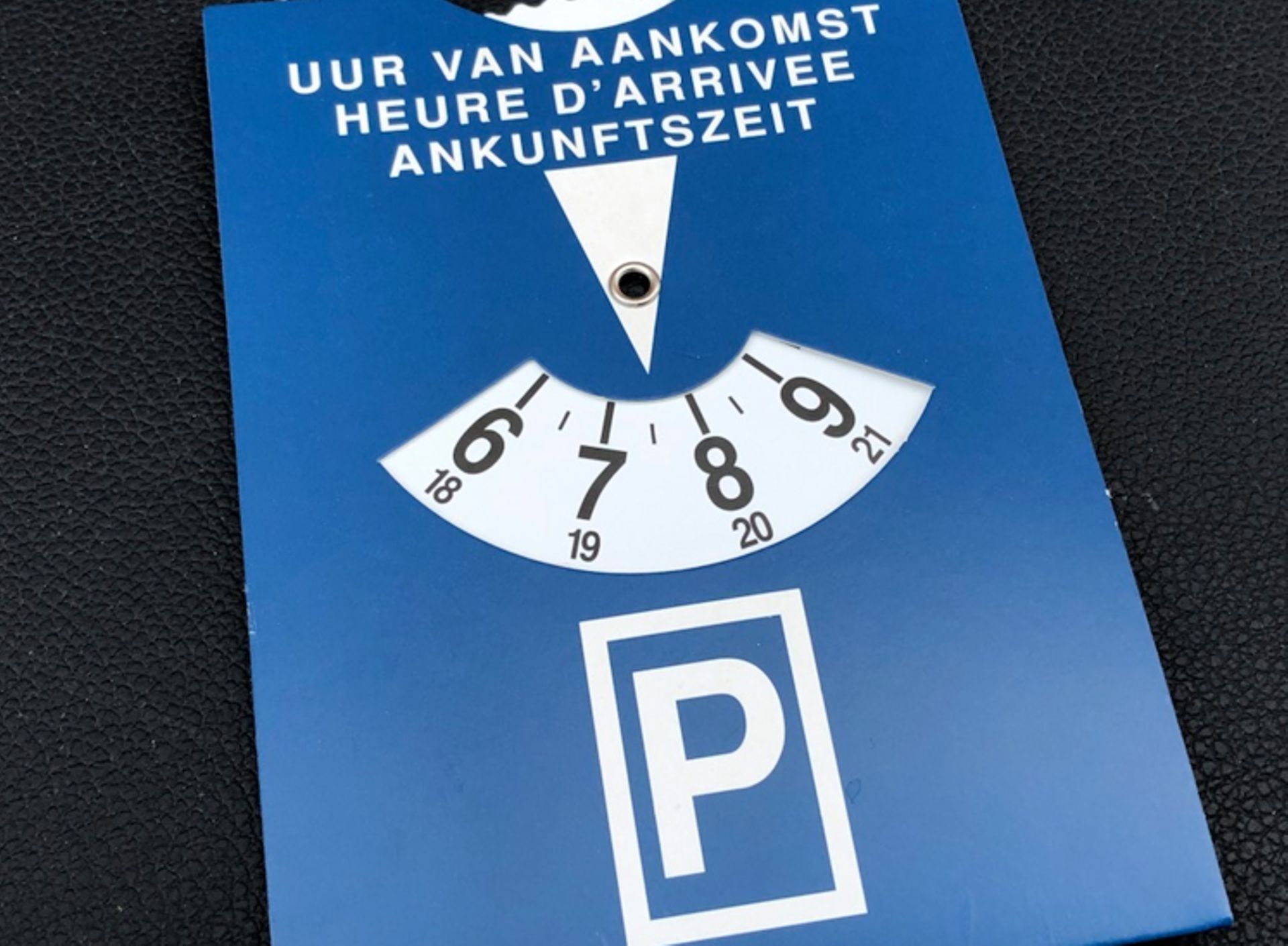 Theux: vingt-cinq euros d'amende pour un disque de stationnement  non-conforme 