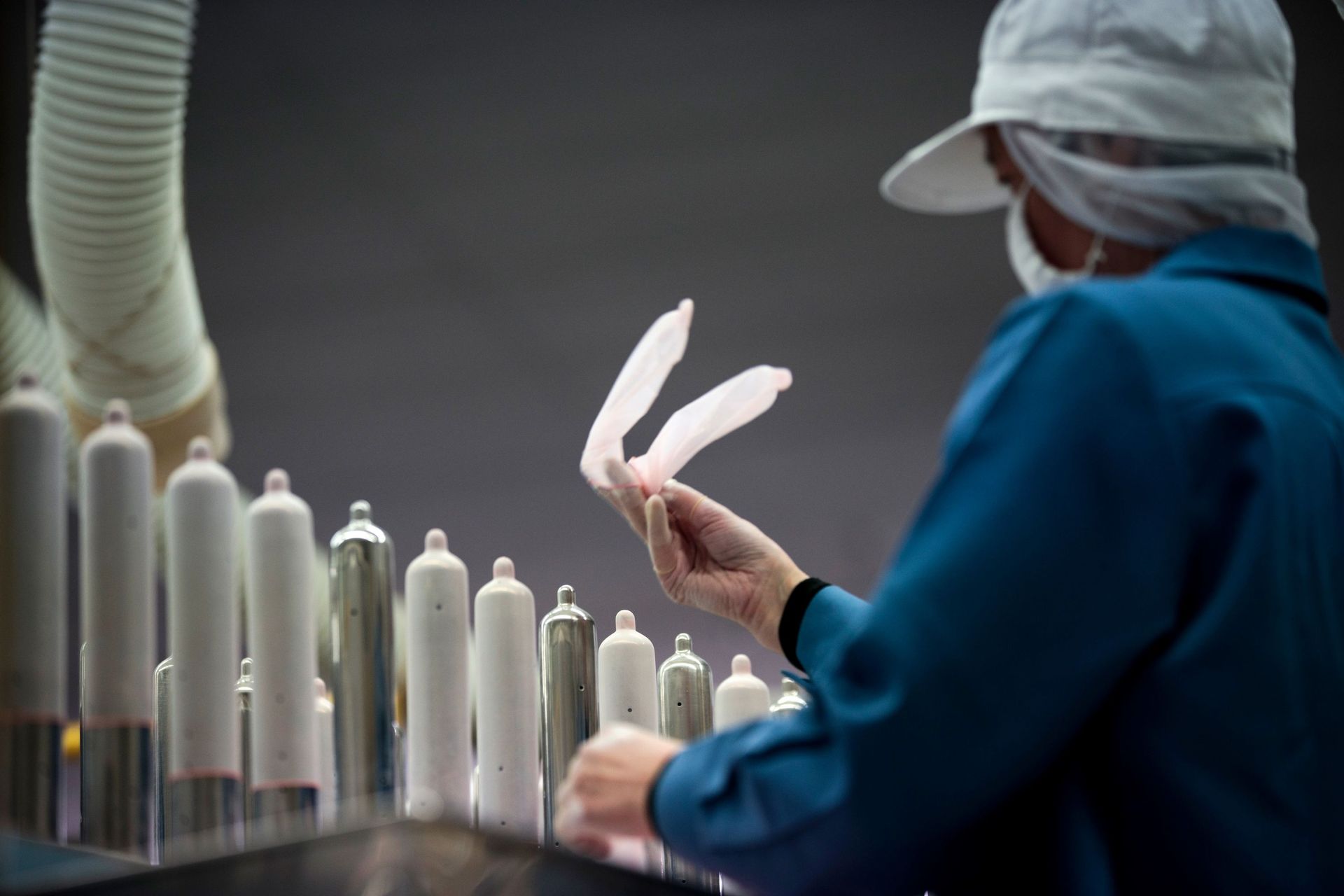 Usine de fabrication de préservatifs au Japon, en janvier 2018