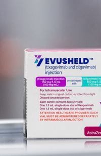 Coronavirus : Evusheld, médicament préventif injectable, disponible en  Belgique 