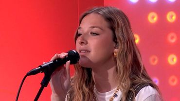 Helena Bailly nous fait découvrir en live son nouveau titre "Summer body"