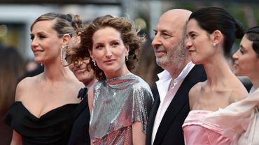 Cécile de France rayonne à Cannes avec l'équipe du film 'La Venue ...