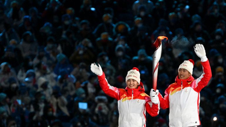 JO 2022 : l'Ouïghoure Dinigeer Yilamujiang allume la vasque olympique, le pied de nez de Pékin au reste du monde