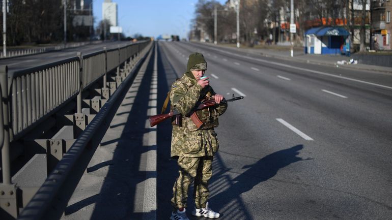Guerre en Ukraine : la Belgique va envoyer du matériel militaire et 2000 mitrailleuses