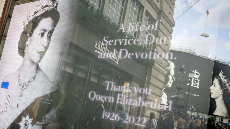 La mort d'Elizabeth II ouvre une longue période de deuil pour les Britanniques