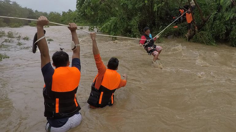 Philippines : des pluies diluviennes dues au typhon 