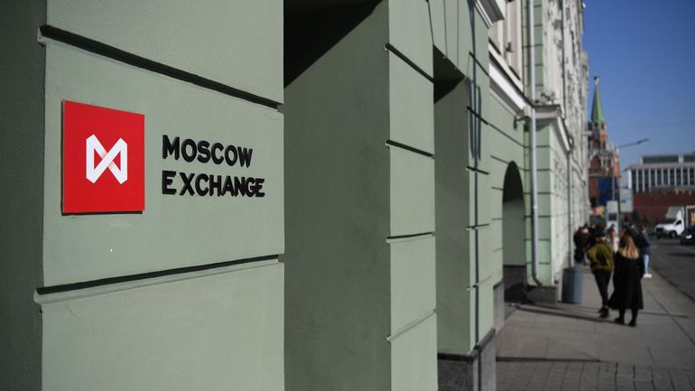 Guerre en Ukraine : des milliardaires russes gagnent 7,5 milliards d'euros après l'ouverture de la Bourse de Moscou