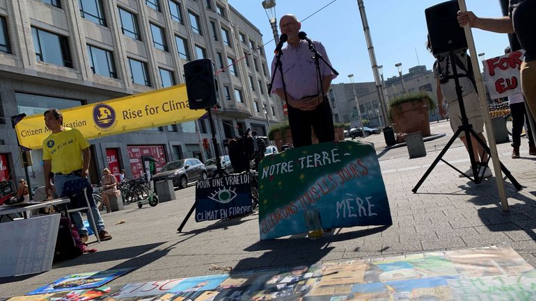 A Bruxelles ce dimanche après-midi, un rassemblement de militants pour le climat 