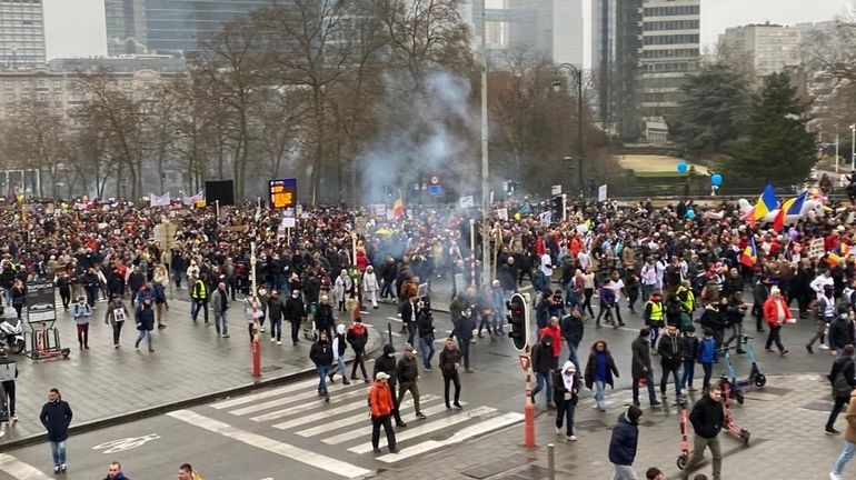 Manifestation contre les mesures sanitaires à Bruxelles : le cortège a démarré de la Gare du Nord