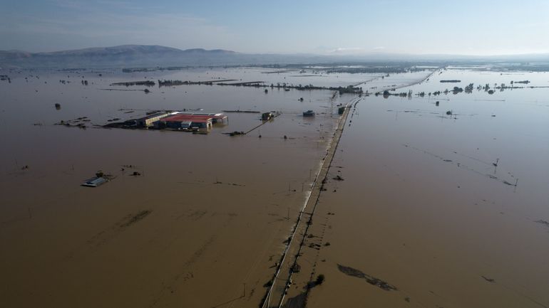 Graves inondations en Grèce : 10 morts à déplorer, l'opération de sauvetage se poursuit en Thessalie