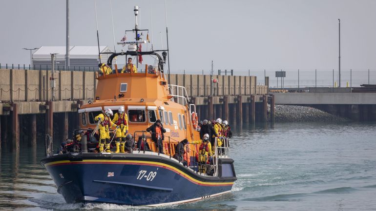 Quelque 250 migrants interceptés dimanche en tentant la traversée de la Manche