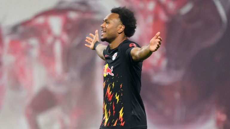 Loïs Openda régale Leipzig avec un lob tout en finesse, son 16e but en Bundesliga