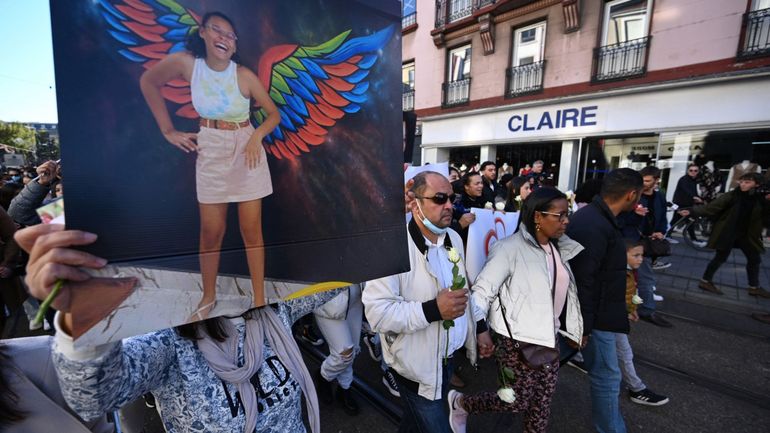 Marche blanche en France pour Dinah, qui s'est suicidée à 14 ans : sa famille dénonce le harcèlement scolaire
