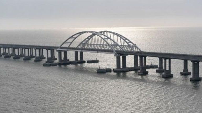 Guerre en Ukraine : l'Ukraine menace de démanteler un pont reliant la Russie continentale à la Crimée