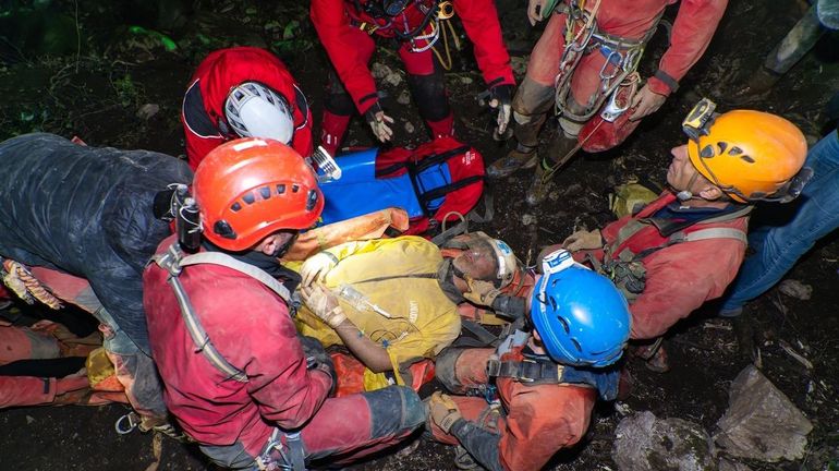 Un spéléologue belge évacué d'une grotte après plus de 24 heures de sauvetage en France