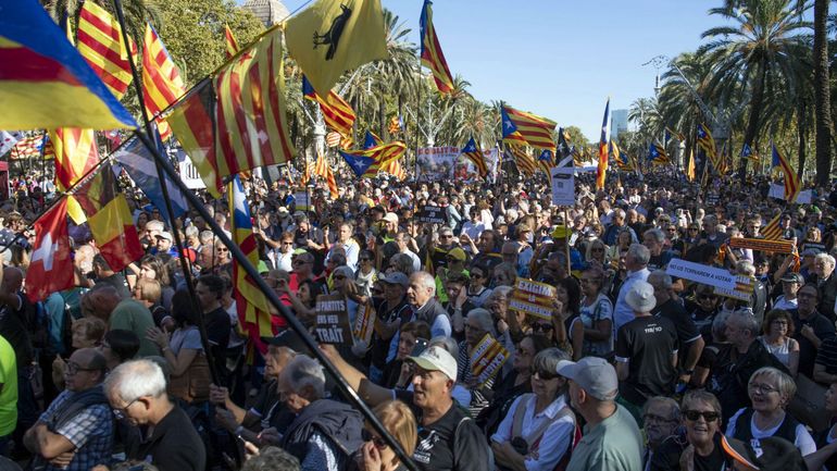 Espagne : les indépendantistes catalans commémorent le référendum raté de 2017