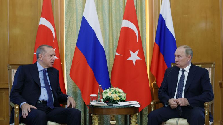 Poutine dit à Erdogan espérer un accord pour renforcer la coopération économique