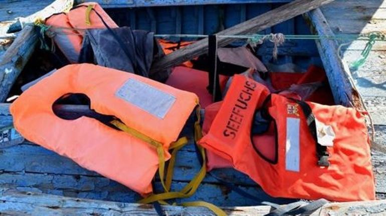 Tunisie : 12 personnes arrêtées pour un naufrage et la mort d'au moins 15 migrants