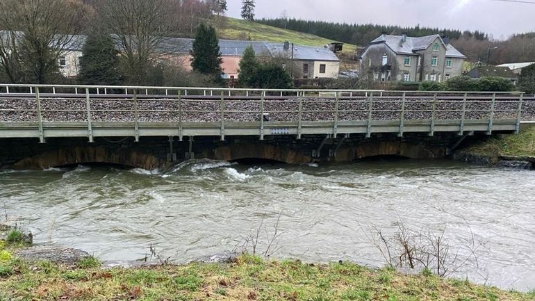 Les inondations perturbent le rail sur la ligne 162 entre Namur et Arlon, le trafic est interrompu jusqu'à dimanche entre Libramont et Marbehan